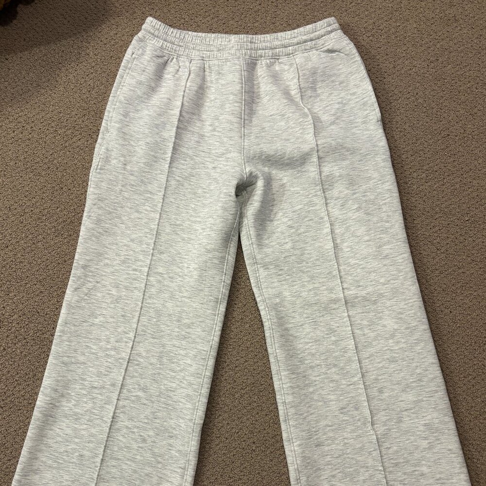 Abercrombie YPB neoKNIT pants - Size Small (Short) *Brand new